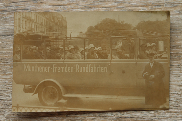 AK München / 1920er Jahre / Foto / Münchner Fremdenrundfahrt / Omnibus Bus Auto